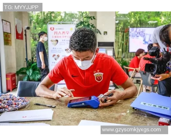 足球明星捐款助力慈善公益 多位球员用行动传递爱心和希望 足球明星捐款助力慈善公益 多位球员用行动传递爱心和希望