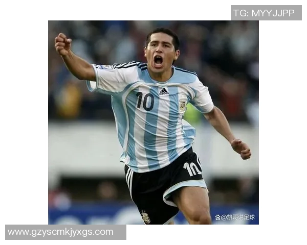 182厘米足球球星：身高优势与技巧完美融合，成就顶级球场传奇